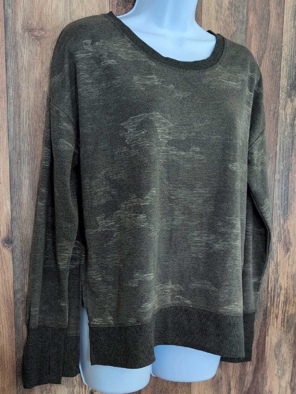 Avia Women's Split Side Long Sleeve Oversized Camo Top S 768A